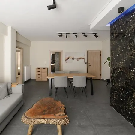 Luxury Lounge דירה טריקלה